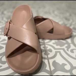 Gianni Bini Sunnyszn Crossband EVA Slides Rose Gold